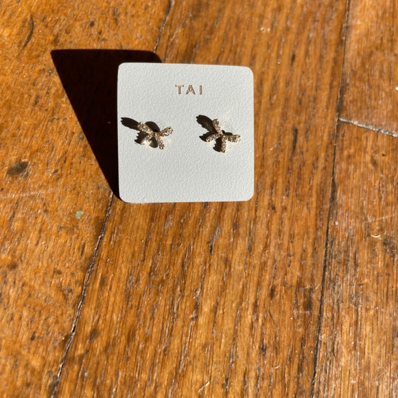 NWT Tai earrings, gold plated brass bow earring - Picture 4 of 6